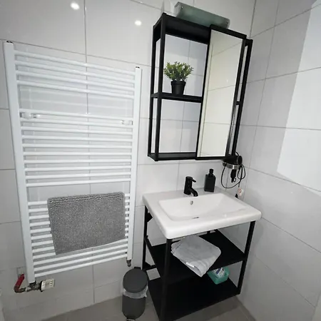 10c 40qm Wi-fi Free Parking Calm Back House Apartment